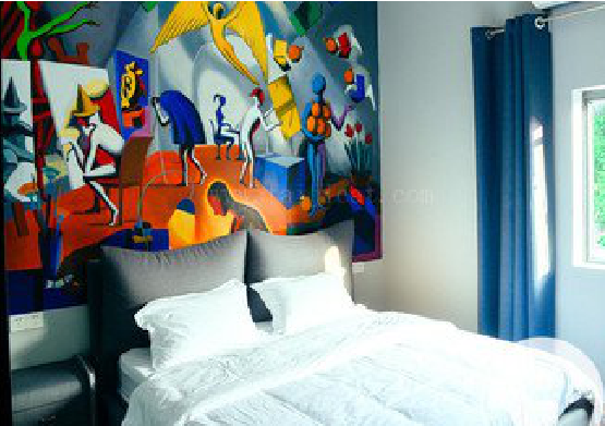 周宁对于酒店的墙体彩绘而言更注重哪些方面？